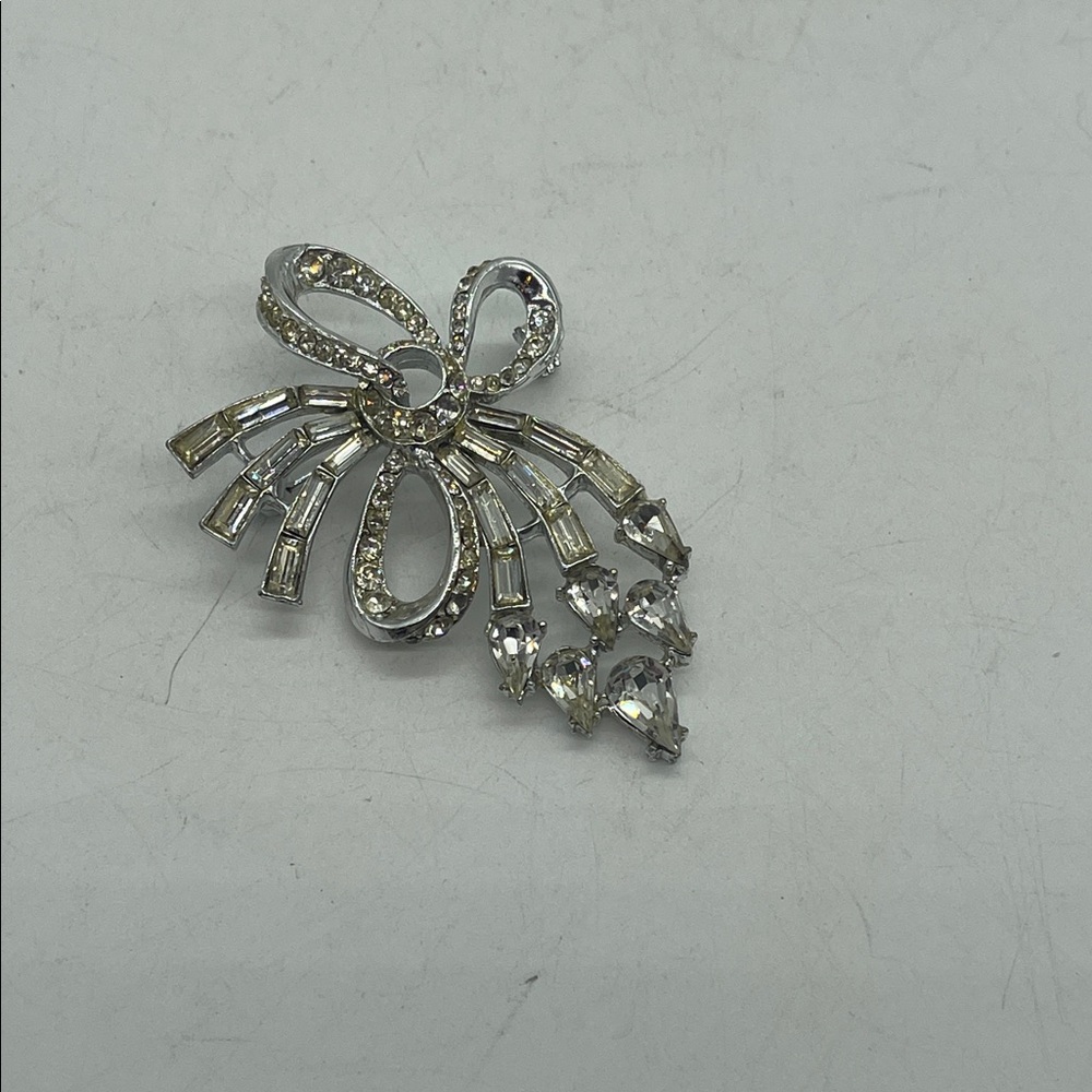 Elegant Silver Bow Brooch